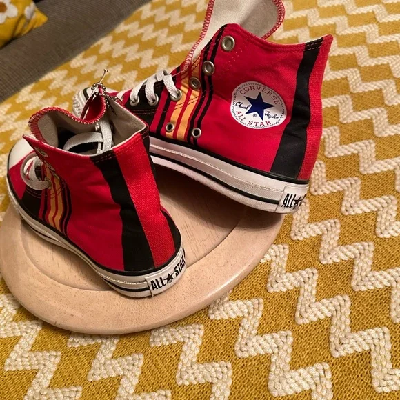 Women’s high top Converse sneakers size 7 - Picture 5 of 6